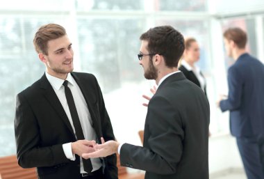 Fotoğraf genç iş ekibi çalışma modern office