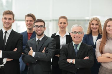 Olgun işadamı ve office backgrou neşeli iş takım