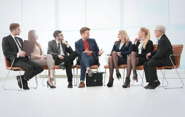 Speaker at a business meeting answering a question from a parti — Stock Photo, Image