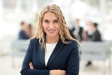 Grup fikirler üzerinde onların lideri ile tartışırken iş ortakları