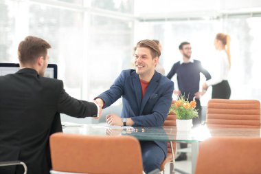 Daha İyi Sonuçlara Ulaşmak İçin İş Takımı Birlikte Çalışıyor