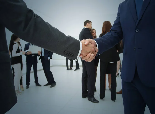 Handslag. Grupp av affärsmän. Lagarbete. — Stockfoto