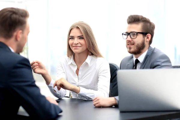 Diversidad Discusión de las personas Hablando concepto alegre —  Fotos de Stock