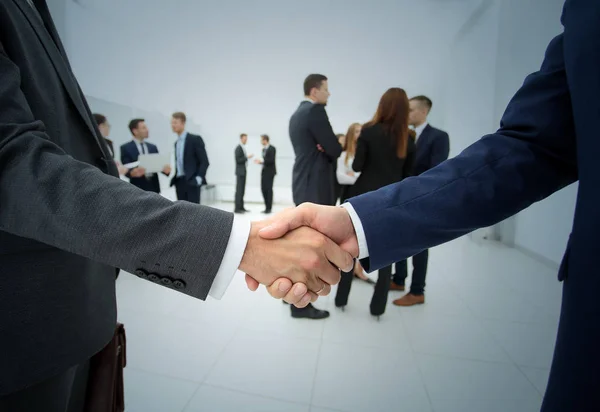 Um aperto de mão. Grupo de empresários. Trabalho em equipa . — Fotografia de Stock