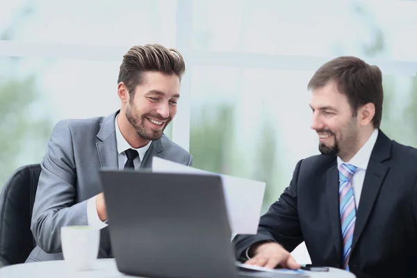 Business men discussing together in an office — Stock Photo, Image