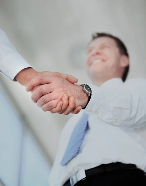 Handshake between two caucasian businessman — Stock Photo, Image