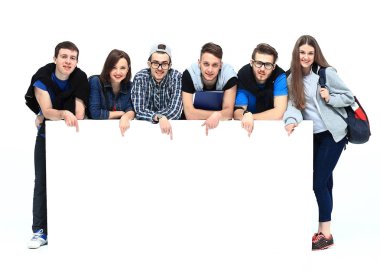 Tam uzunlukta portre emin üniversite öğrencilerinin boş billboard beyaz arka plan görüntüleme