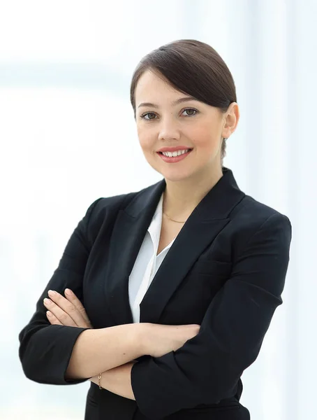 Mujer de negocios positiva sonriendo sobre fondo blanco —  Fotos de Stock
