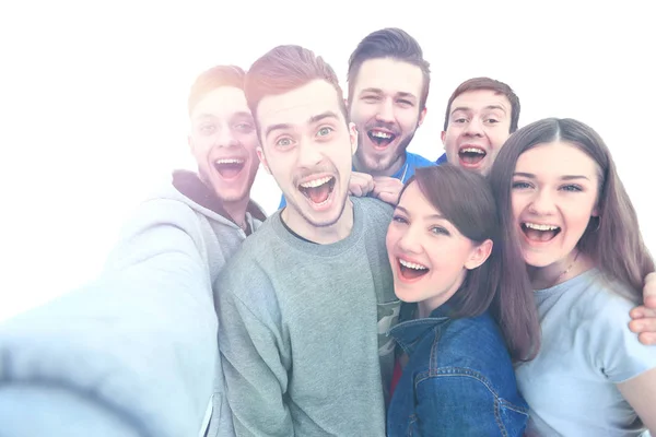 Группа счастливых молодых студентов-подростков, делающих селфи на белом фоне — стоковое фото