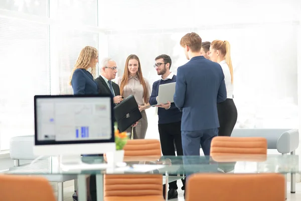 Trabajo conjunto de planificación del equipo empresarial con éxito — Foto de Stock