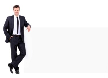 Yakışıklı iş adamı yanındaki afiş standları