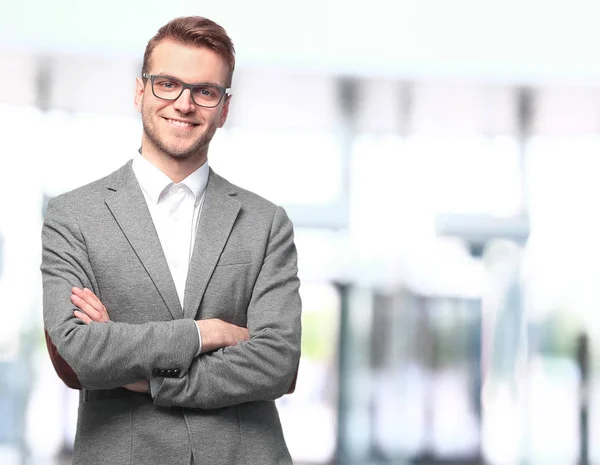 Guapo sonriente confiado retrato de hombre de negocios — Foto de Stock