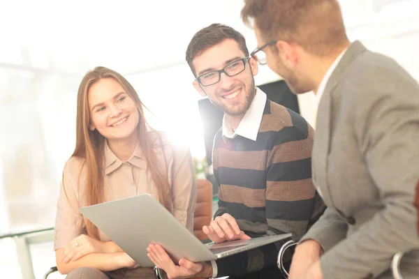 Group of young business people gathered together discussing crea — Stock Photo, Image
