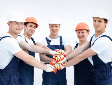 Daire üst görünümünde duran işçilerin büyük grup