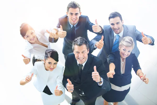 Vista superior de los ejecutivos sonriendo y señalando — Foto de Stock