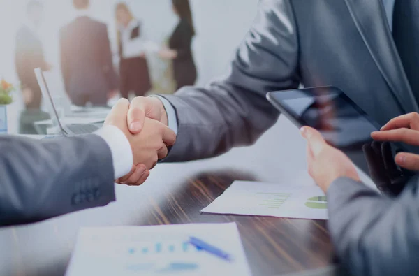 Concept - benefits from successful cooperation. the handshake bu — Stock Photo, Image