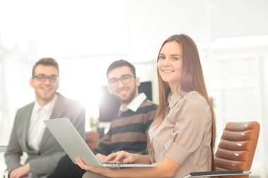 İş ekibi Office işçisi kavramı çalışıyor