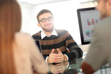 İş ekibi Office işçisi kavramı çalışıyor