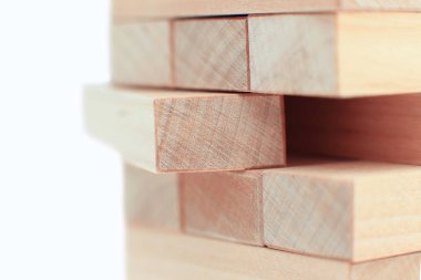 Tahta bloklardan kule