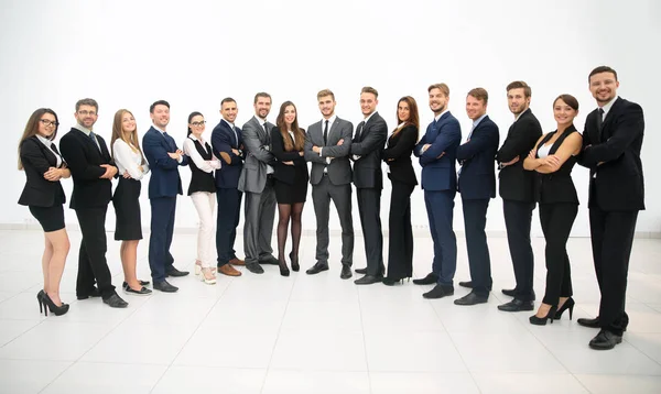 Grupo de equipo empresarial de pie en una fila —  Fotos de Stock