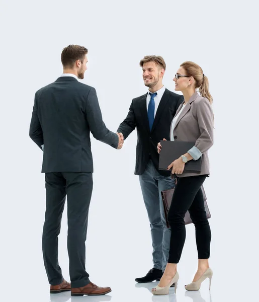 Biznesmeni ściskający dłonie podczas spotkania — Zdjęcie stockowe