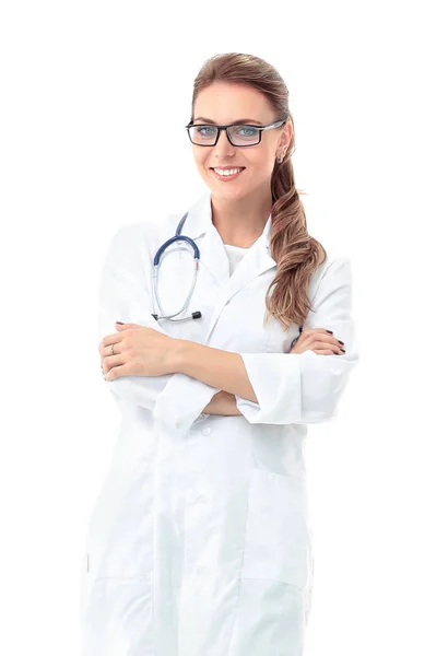 Glückliche Ärztin lächelt und faltet die Arme isoliert auf weiß — Stockfoto