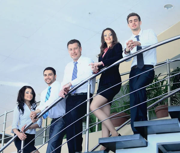 Gruppo di uomini d'affari sorridenti — Foto Stock