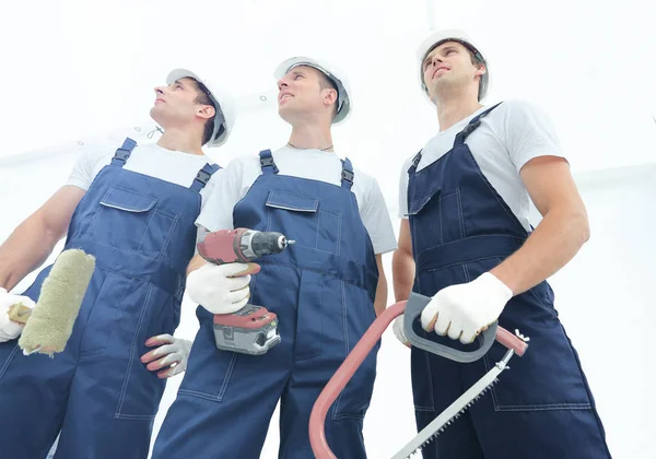 Gruppen av professionella industriarbetare. Isolerad över vit bakgrund. — Stockfoto