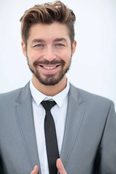 Retrato de un hombre de negocios guapo sonriente sobre fondo blanco —  Fotos de Stock