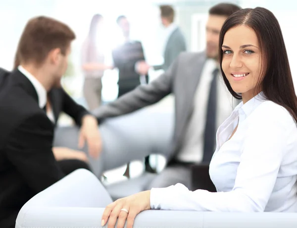 Equipo de negocios discutiendo juntos planes —  Fotos de Stock