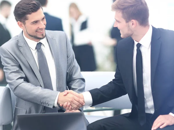 Equipo de negocios discutiendo juntos planes — Foto de Stock