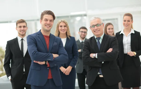 La squadra delle persone di successo con il loro capo — Foto Stock