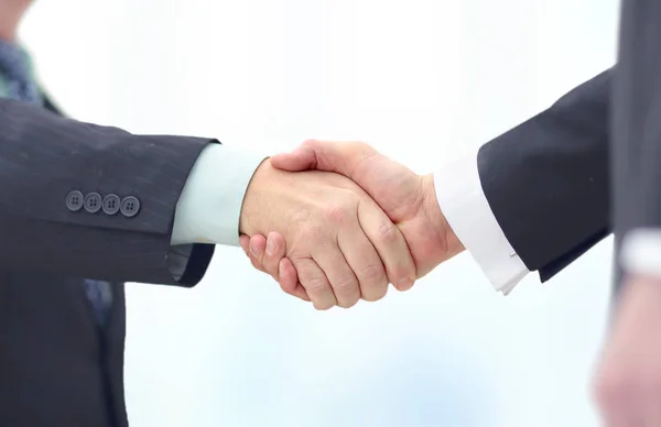 Концепція партнерства - рукостискання ділових партнерів — стокове фото