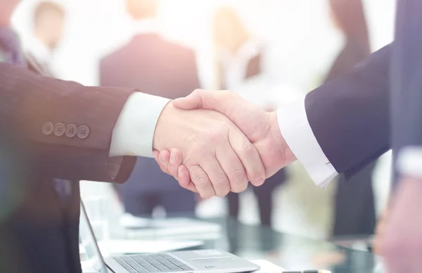 Begreppet partnerskap - handskakning affärspartners — Stockfoto