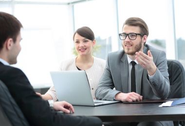 Ticari Direktörü ile şirketin güncel konular ele alınmaktadır.