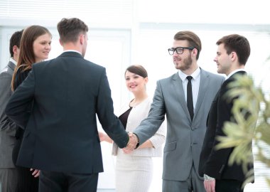 iş takım office.a dostu h iş ortağı karşılar