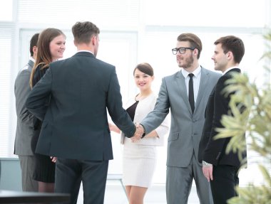 iş takım office.a dostu h iş ortağı karşılar