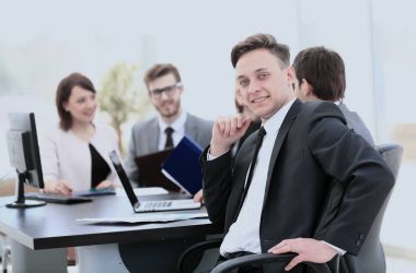 çalıştığı işyeri ve iş takım halinde Maliye Şef