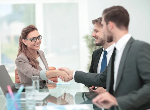 パートナーシップのビジネス パートナーの握手の概念 — ストック写真