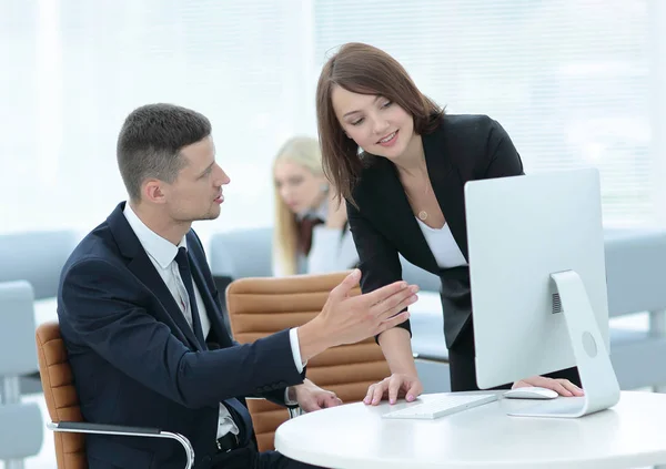 Confident business partners working in office and talking — Stock Photo, Image
