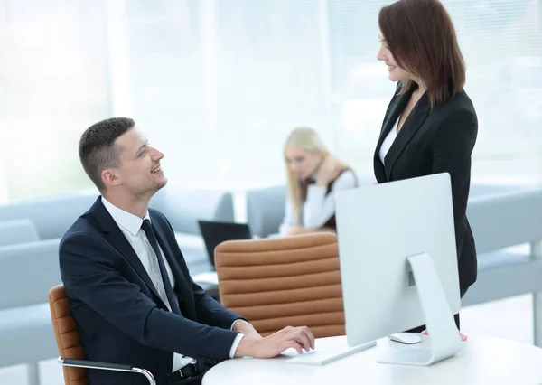 Gente de negocios trabajando. Dos empresarios con discu formalwear — Foto de Stock