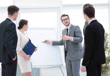 Yapım bir iş tanıtımı için bir grup iş kadın