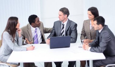 İş adamları. Onların iş projede çalışan iş takım