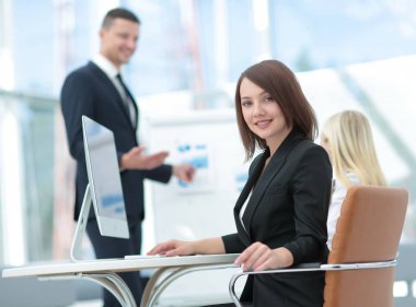 İş kadını kamera çekici adam yapma bakarak bir