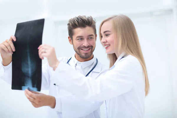 Retrato de cerca de los profesionales de la salud intelectual con w — Foto de Stock