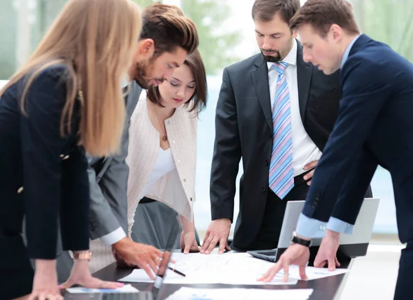 Gente de negocios. Equipo empresarial que trabaja en su proyecto empresarial — Foto de Stock