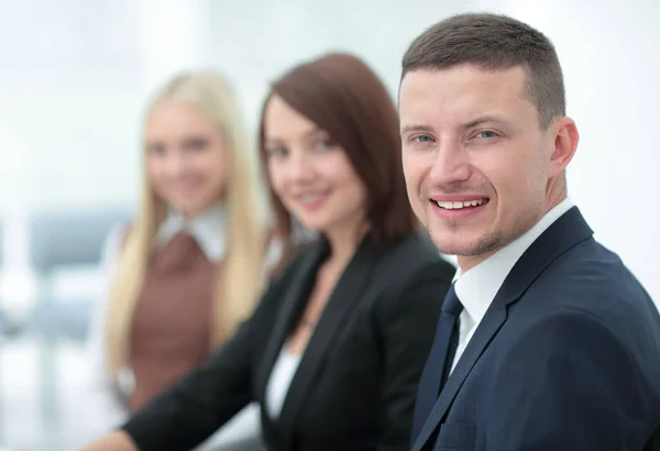 Eleganta medarbetare titta på kameran under mötet i office — Stockfoto