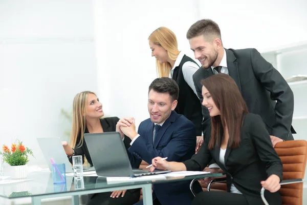 Consultor associado e equipe de negócios conduziram uma reunião de trabalho — Fotografia de Stock