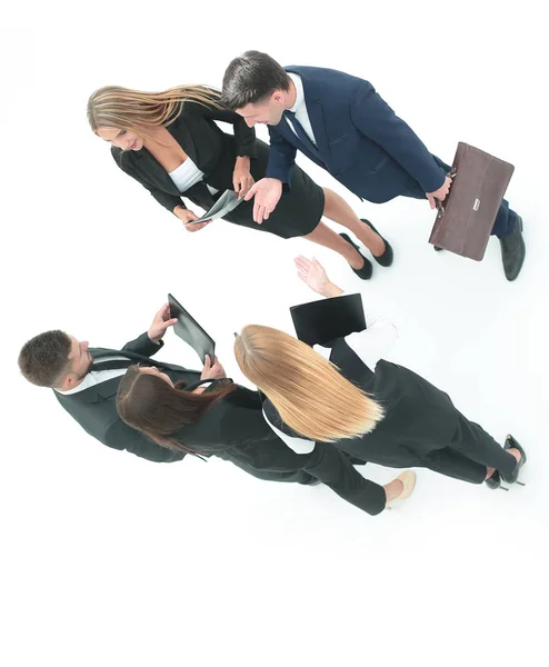 Business-Team ist im Büro und diskutiert. Blick von der zur — Stockfoto