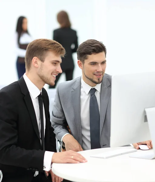 Dos hombres de negocios exitosos — Foto de Stock